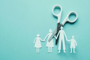 Lee más sobre el artículo Una sentencia obliga al padre a asumir la custodia compartida de los hijos para que la madre pueda trabajar